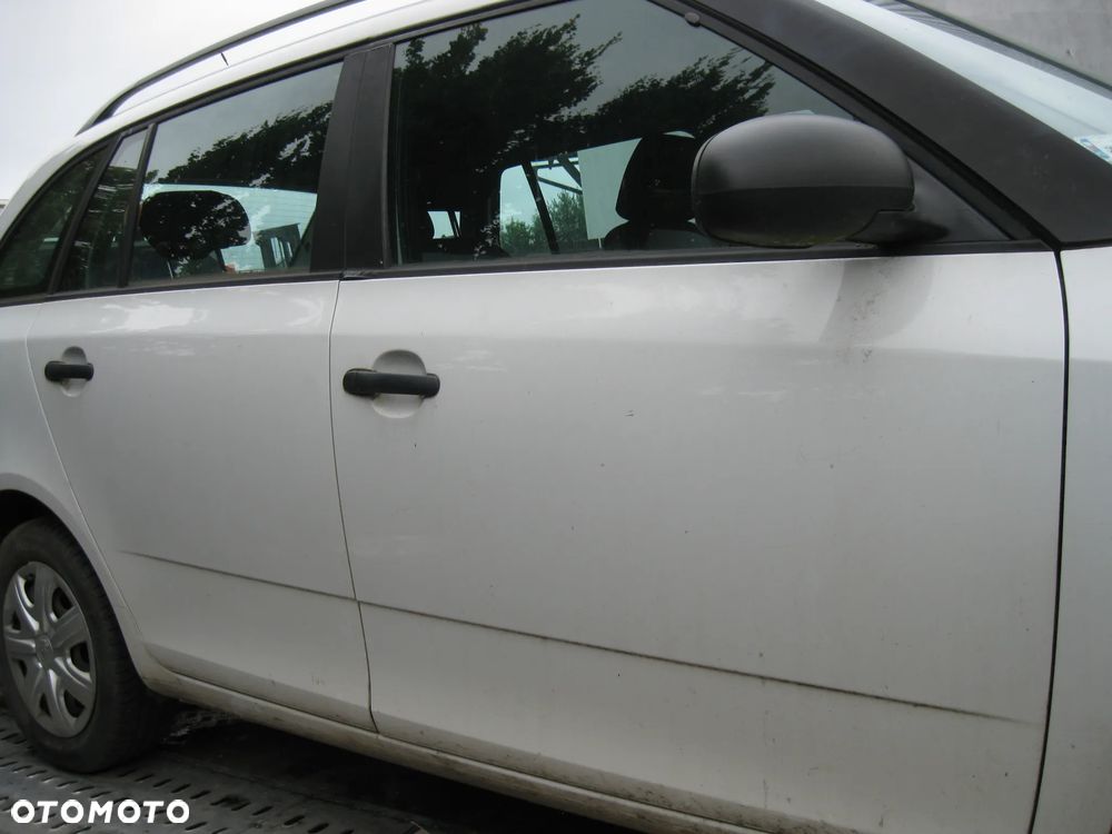 skoda fabia 2 drzwi kolor lf9e - 2