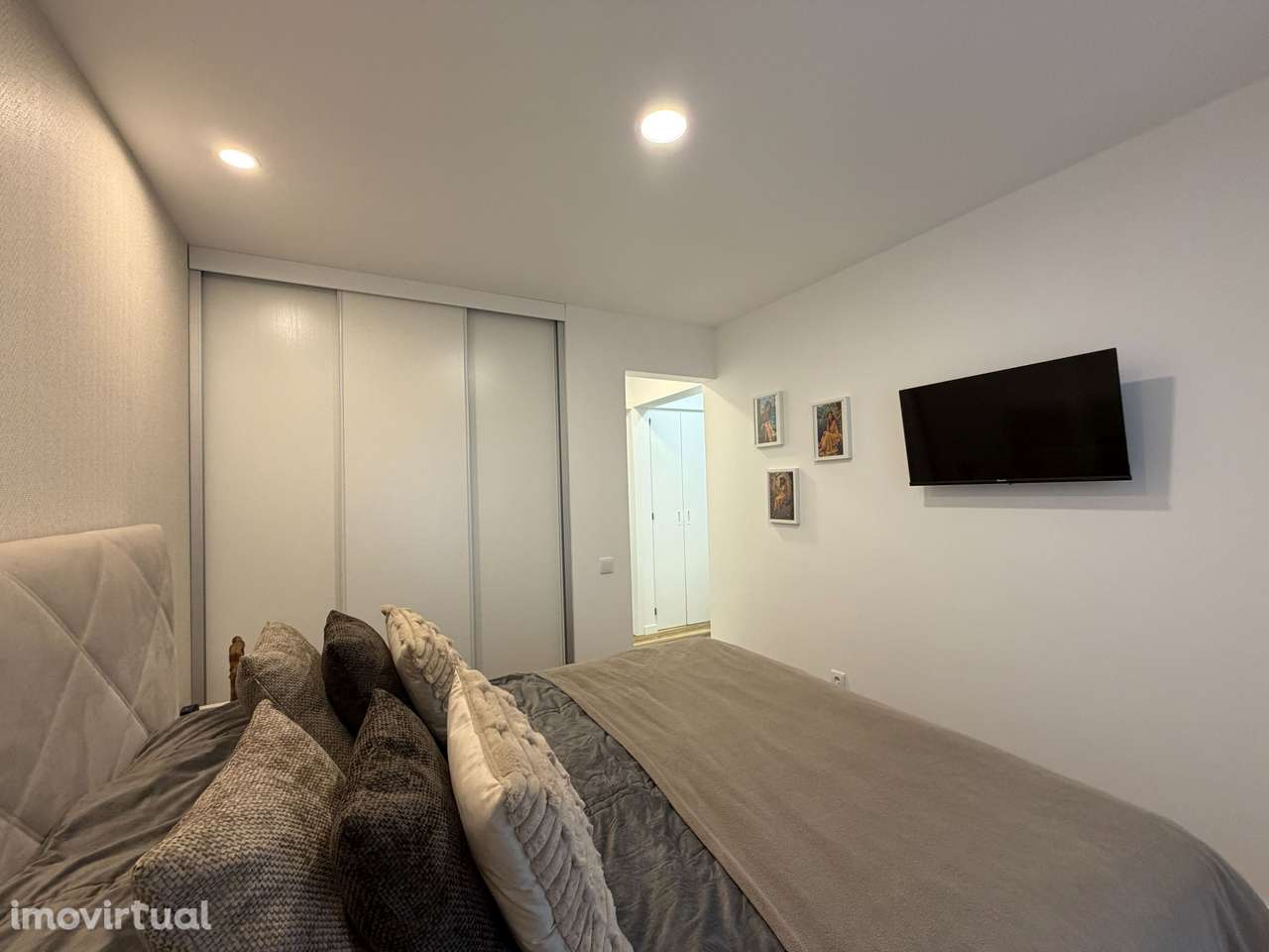 T3 totalmente remodelado, a 2.6km da Praia de São Pedro do Estoril - Grande imagem: 4/18