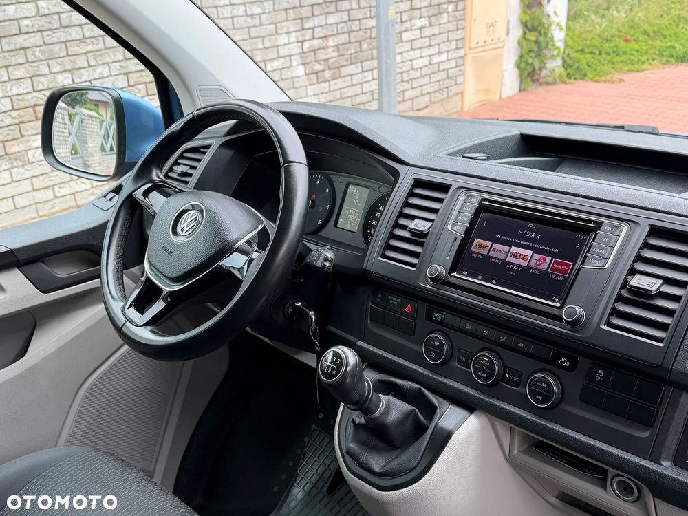Volkswagen Caravelle - 9