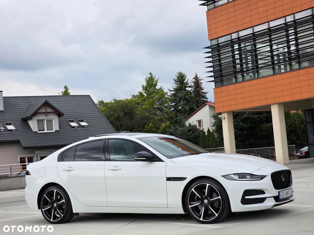 Jaguar XE 2.0 D180 R-Dynamic S - 15