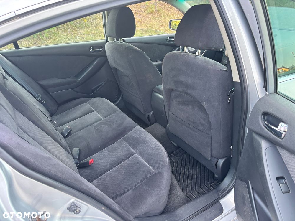 Nissan Altima - 8