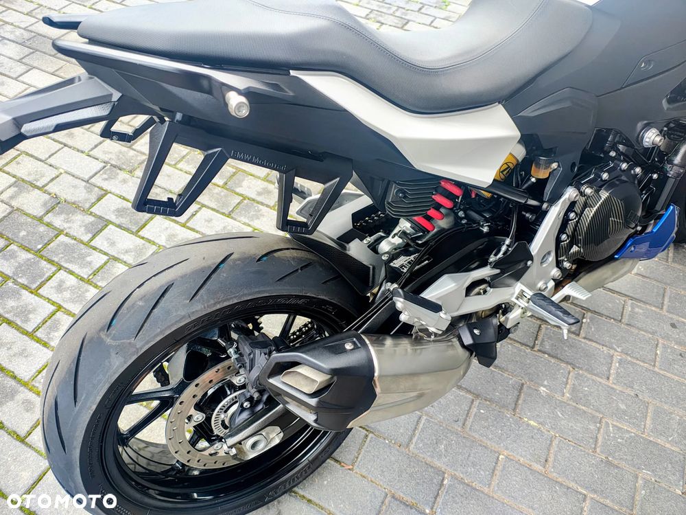 BMW F - 15
