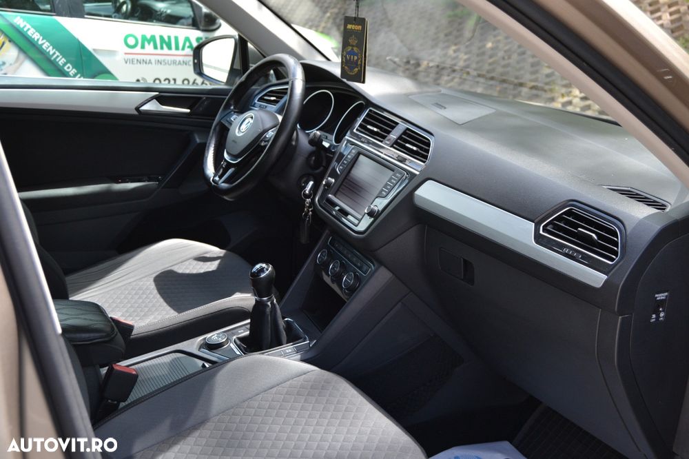 Volkswagen Tiguan 2.0 TDI 4Mot Comfortline - 11