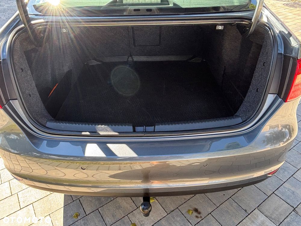 Volkswagen Jetta 1.6 TDI DPF Highline - 19