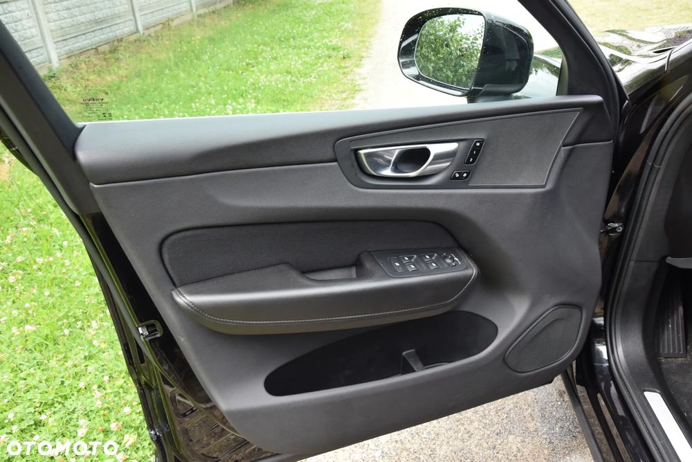 Volvo XC 60 B4 D AWD Geartronic Momentum Pro - 22