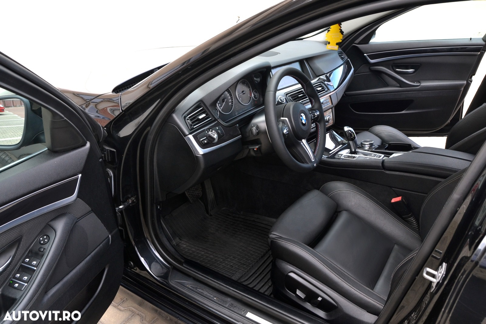 BMW Seria 5 520d xDrive - 13