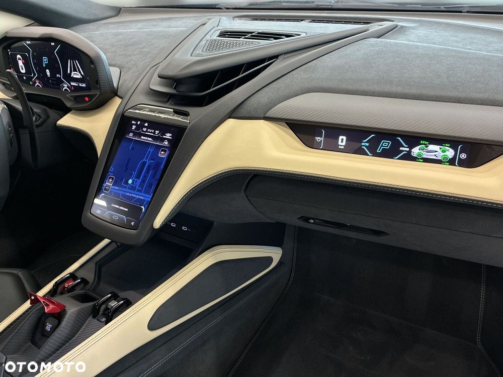 Lamborghini Revuelto - 9