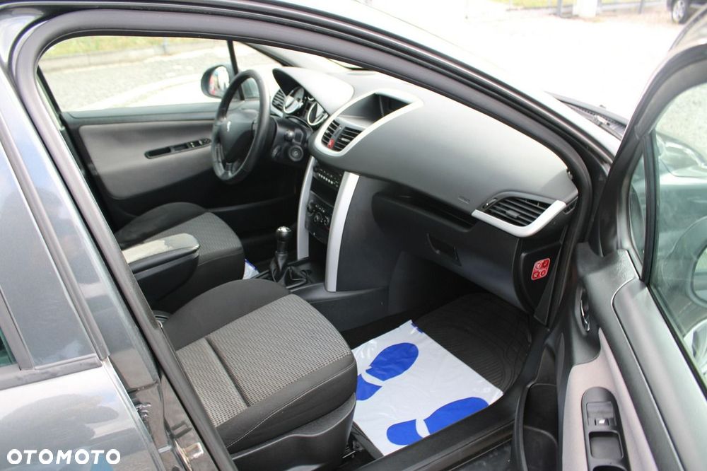 Peugeot 207 - 17