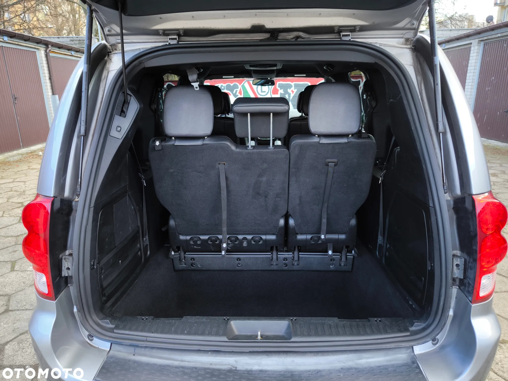 Dodge Grand Caravan - 23