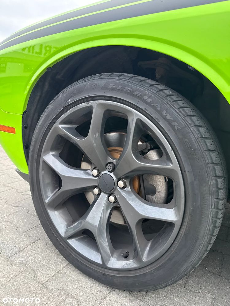 Dodge Challenger - 28