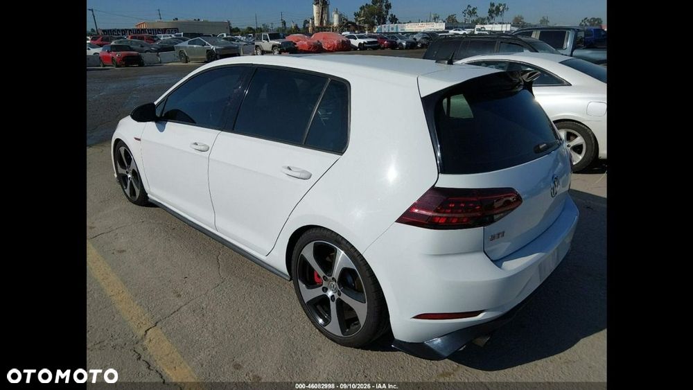 Volkswagen Golf - 5