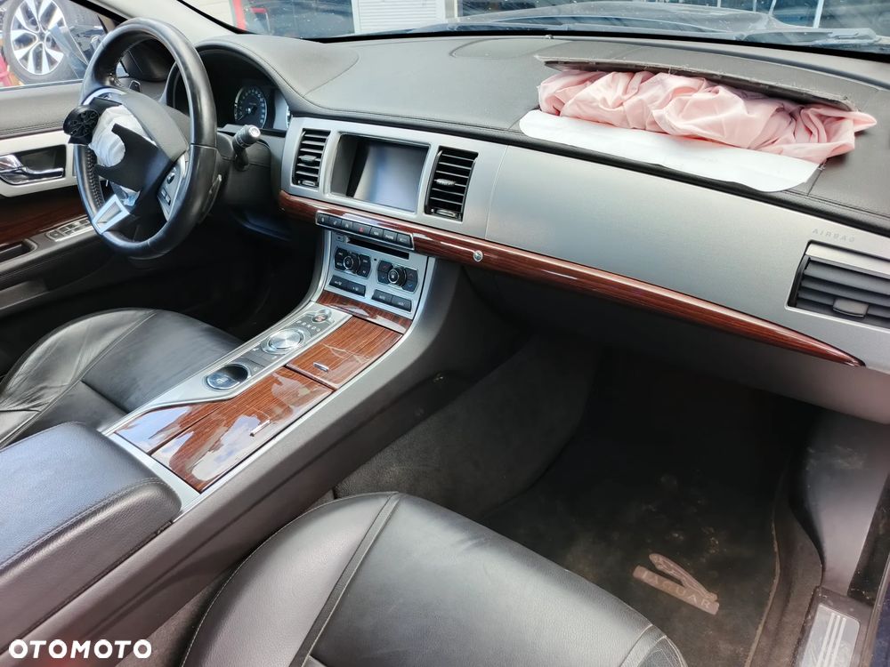 Jaguar XF 2.2 - 19