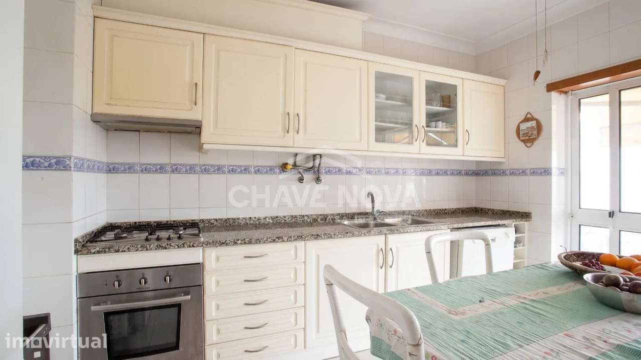 Apartamento T3 em Santa Maria da Feira, com Terraço, Garagem e Sótão - Grande imagem: 4/32
