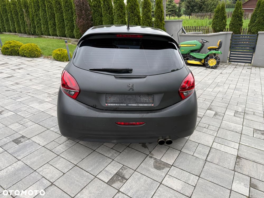 Peugeot 208 - 11