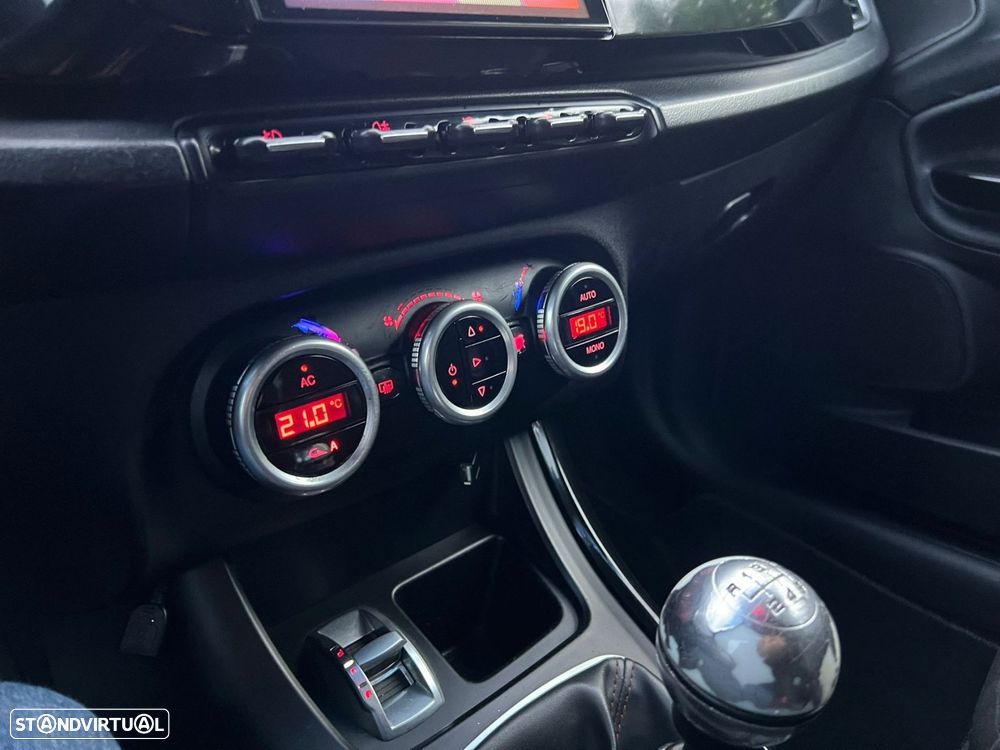 Alfa Romeo Giulietta 1.6 JTDM Distinctive - 32