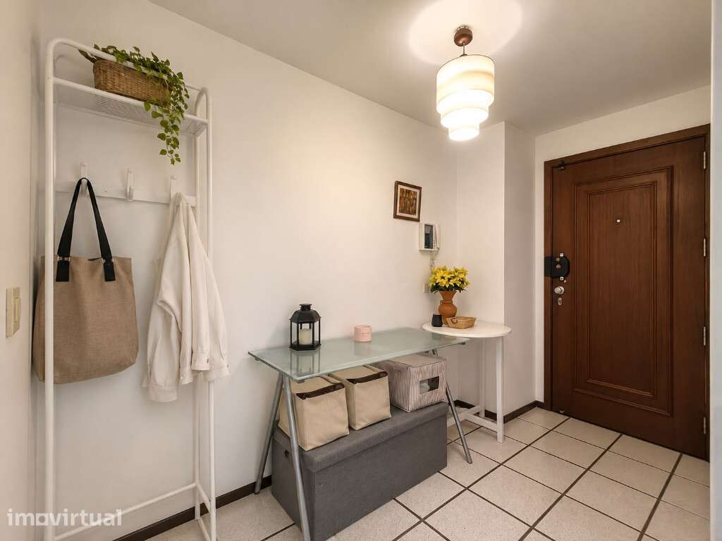 Apartamento T2 com lugar de garagem em zona da Solum - Grande imagem: 2/12