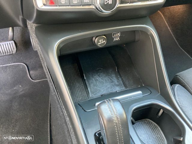 Volvo XC 40 T5 Twin Engine DKG Momentum Pro - 27