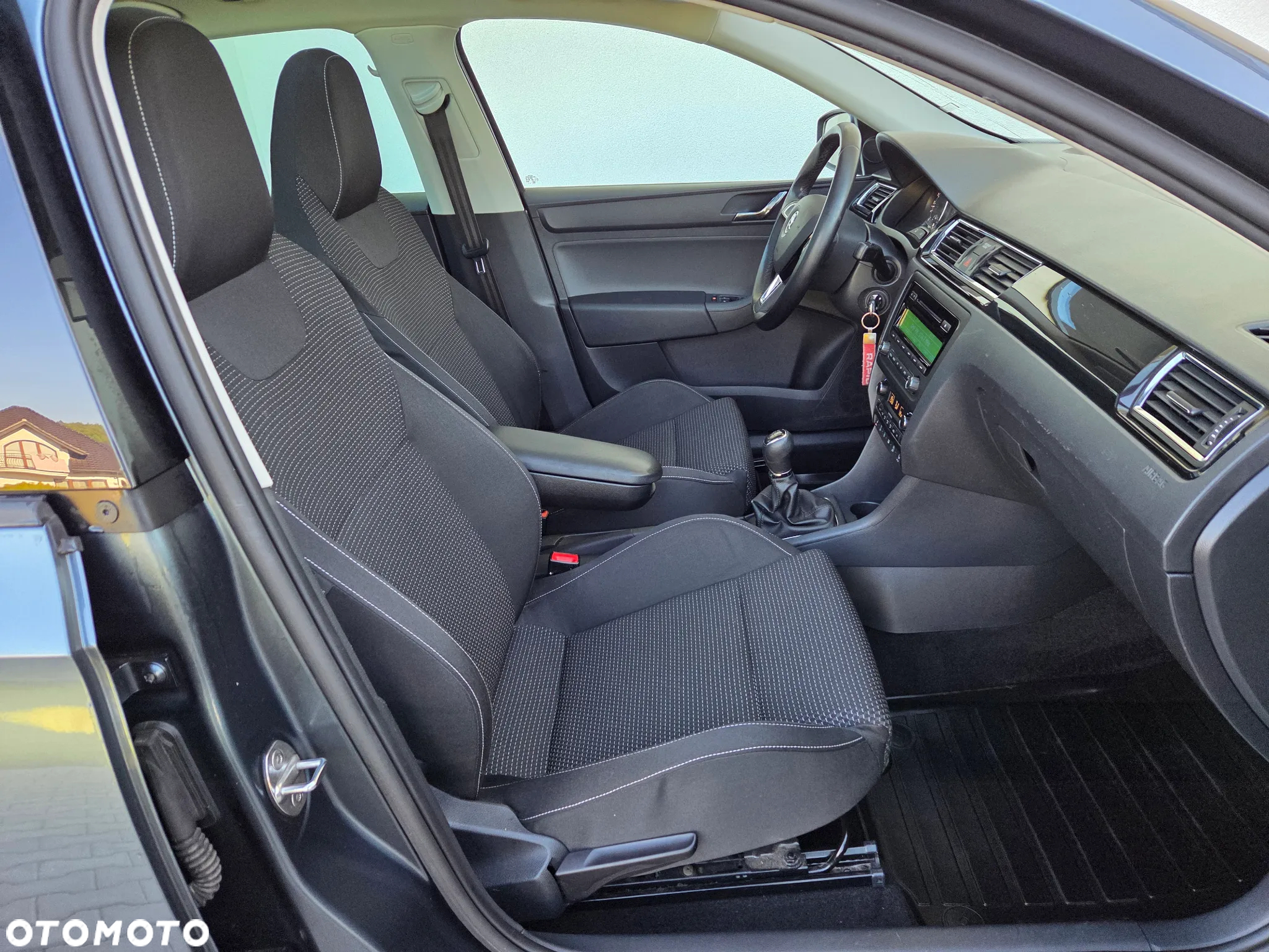 Skoda RAPID - 12