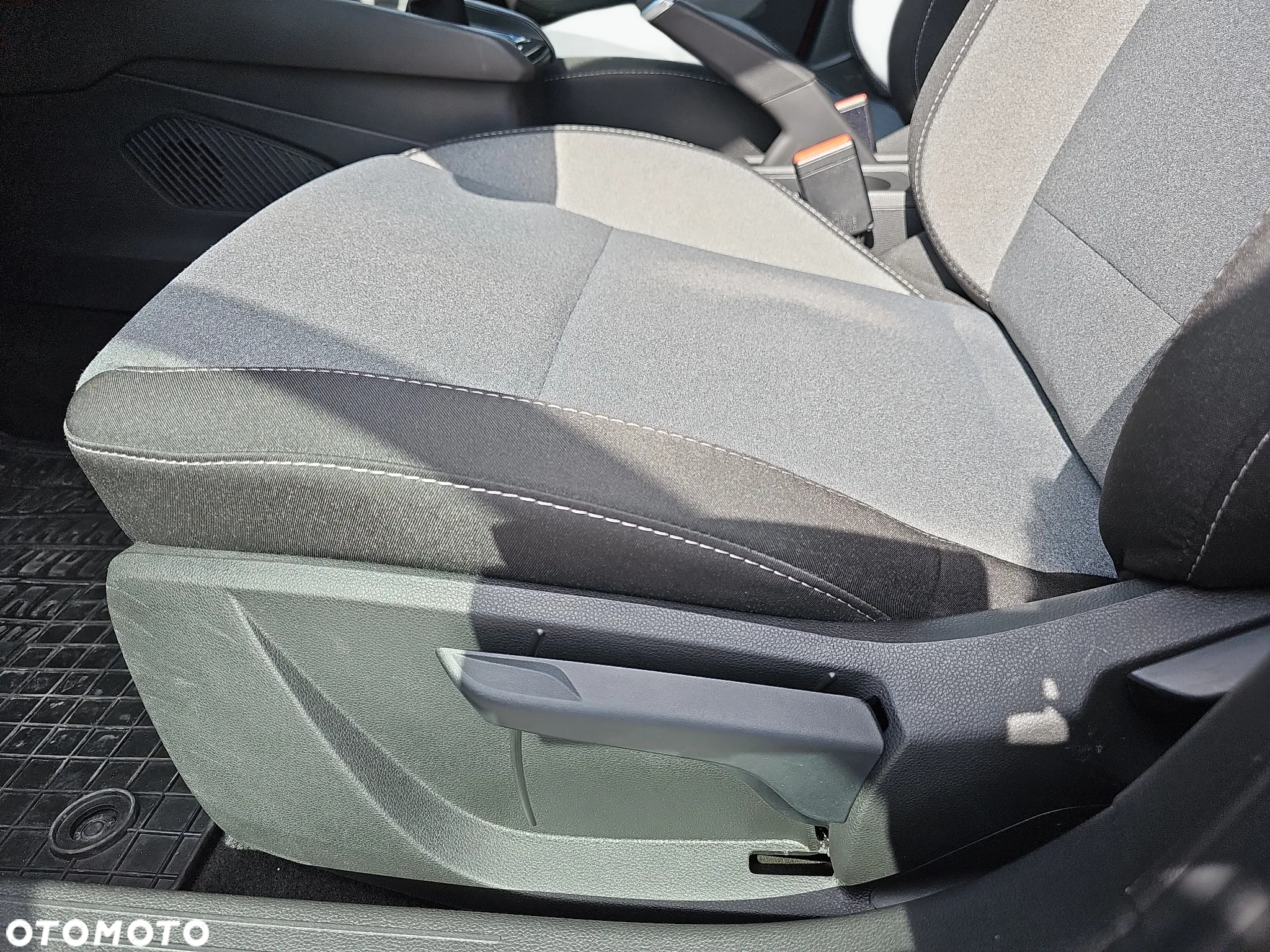 Renault Clio 1.0 TCe Evolution - 24