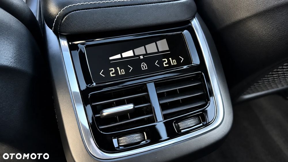 Volvo XC 60 B4 D Ultimate Dark - 22