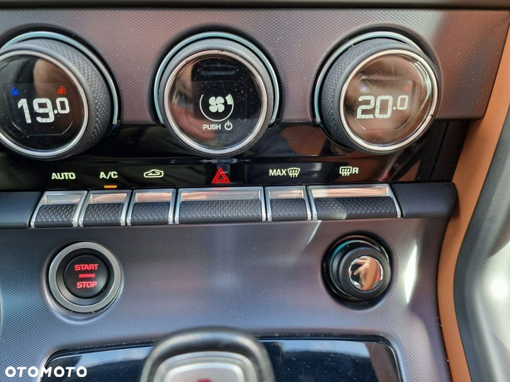 Jaguar F-Type 2.0 Turbo Chequered Flag - 26