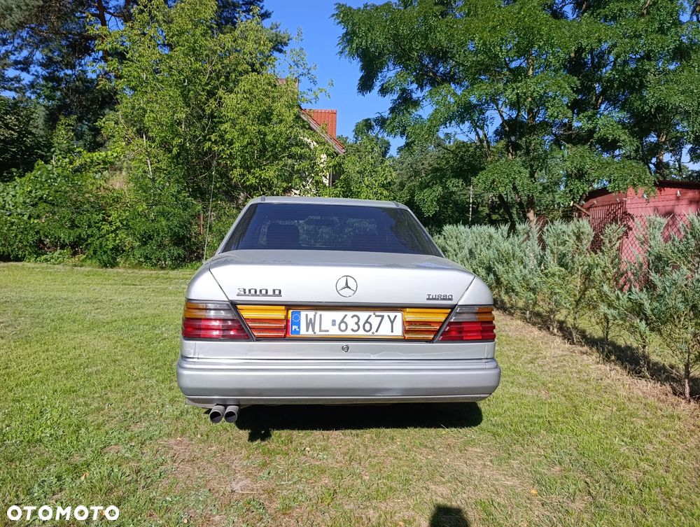Mercedes-Benz W124 (1984-1993) ver-300-gd - 5
