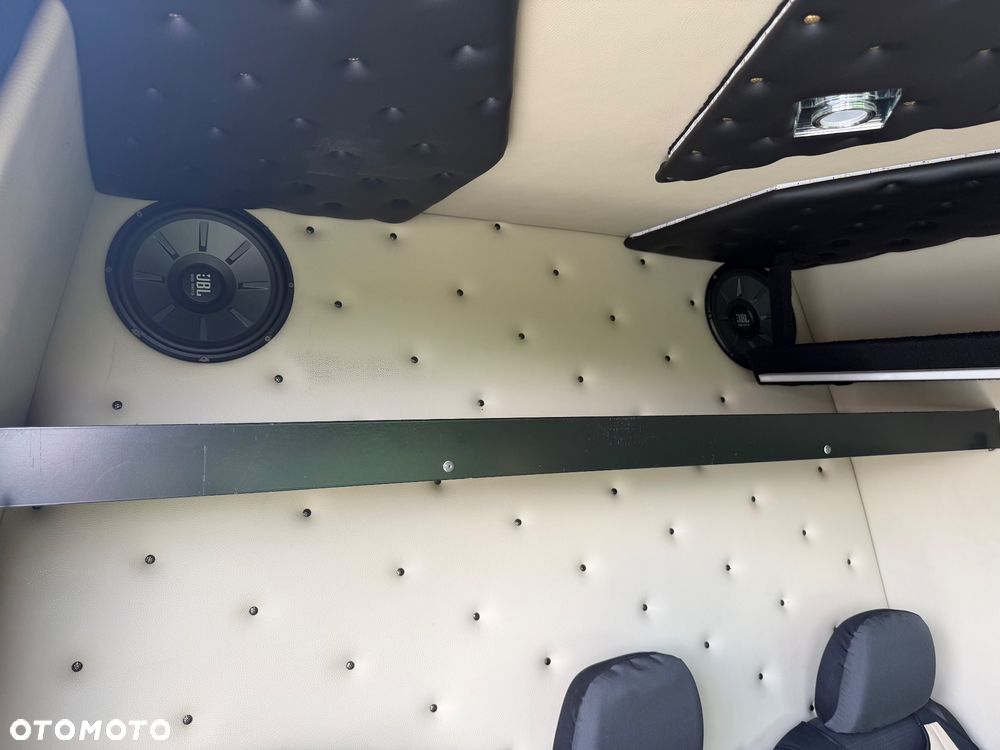 Mercedes-Benz Sprinter - 12