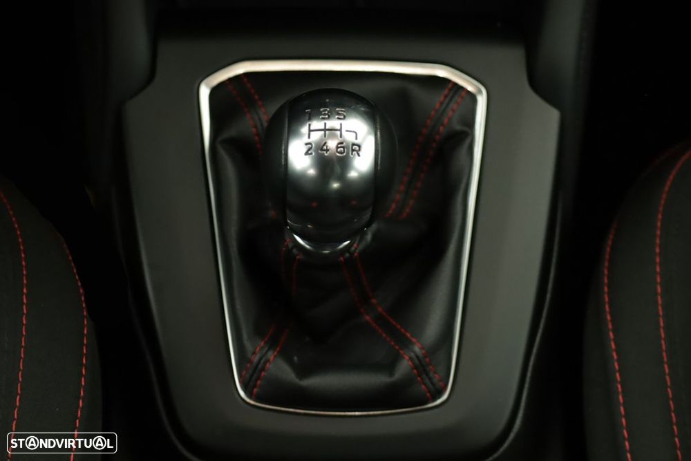 Ford Focus 1.0 EcoBoost MHEV ST-Line X - 14