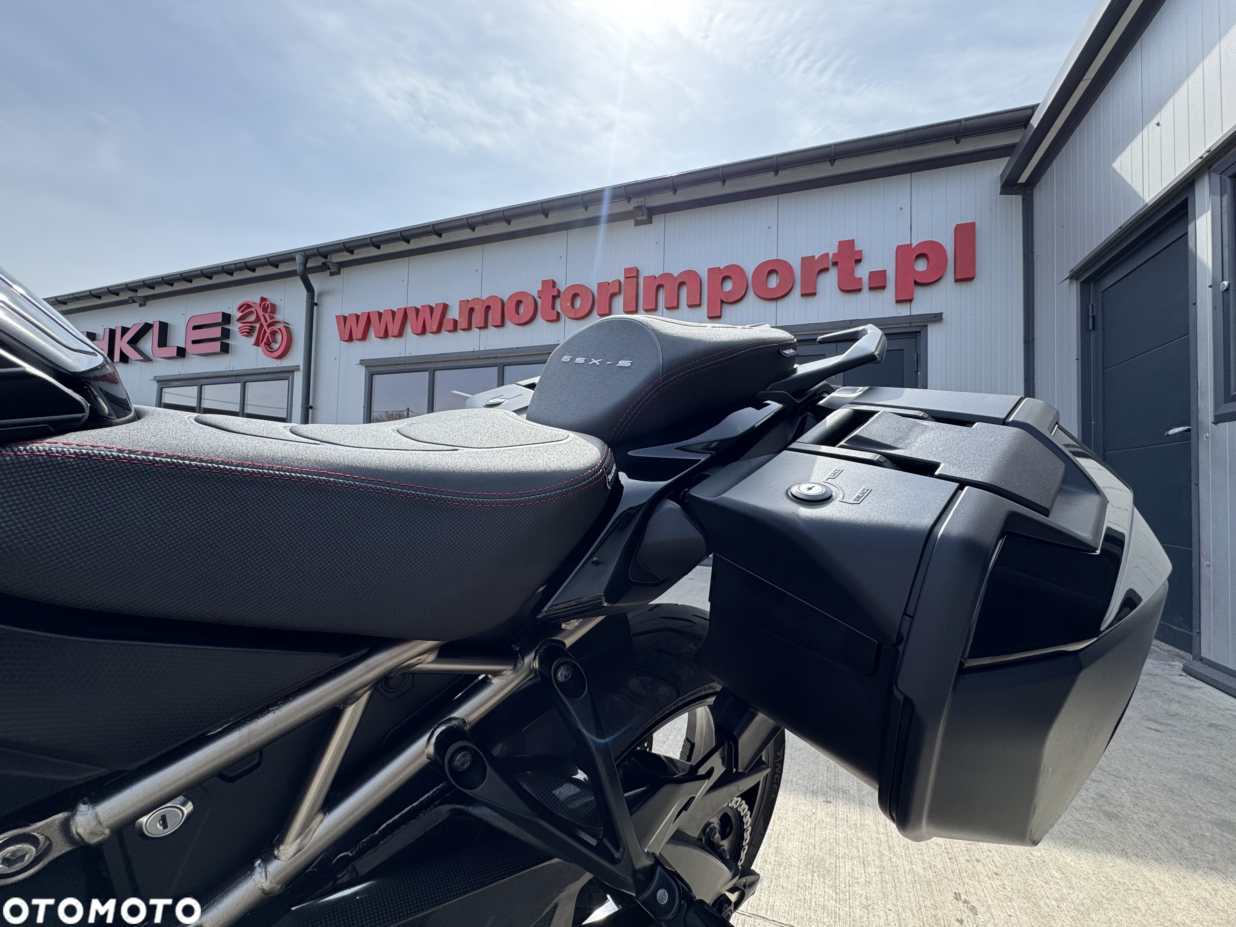 Suzuki GSX - 23