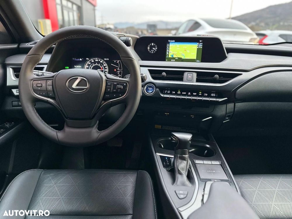 Lexus UX 250h FWD Executive - 24
