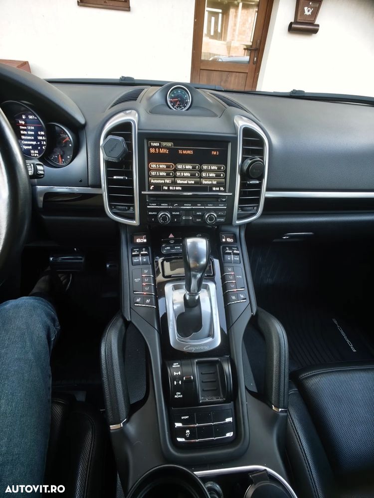 Porsche Cayenne Platinum Edition - 1