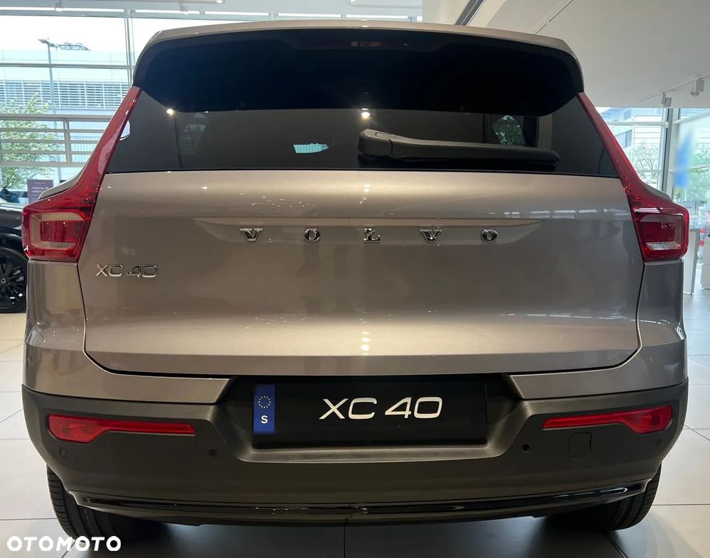 Volvo XC 40 B4 B AWD DKG Plus Dark - 13