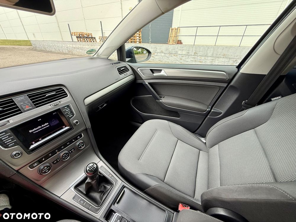Volkswagen Golf - 24