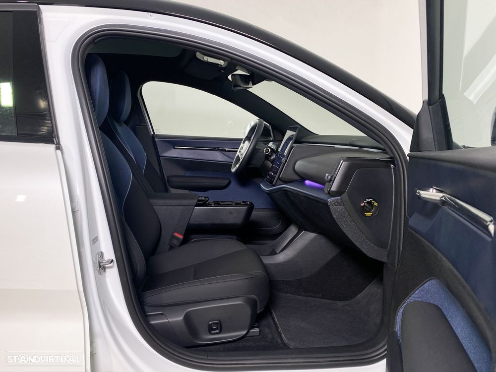 Volvo EX30 69 kWh Single Motor Extended Range Plus - 17