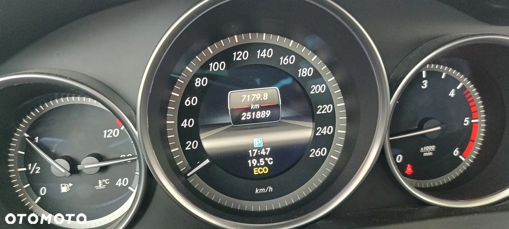 Mercedes-Benz Klasa C 180 CDI DPF (BlueEFFICIENCY) Avantgarde - 5