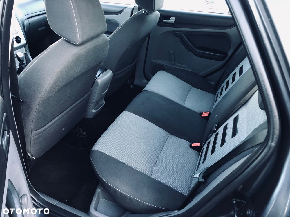 Ford Focus 1.6 Ghia - 13