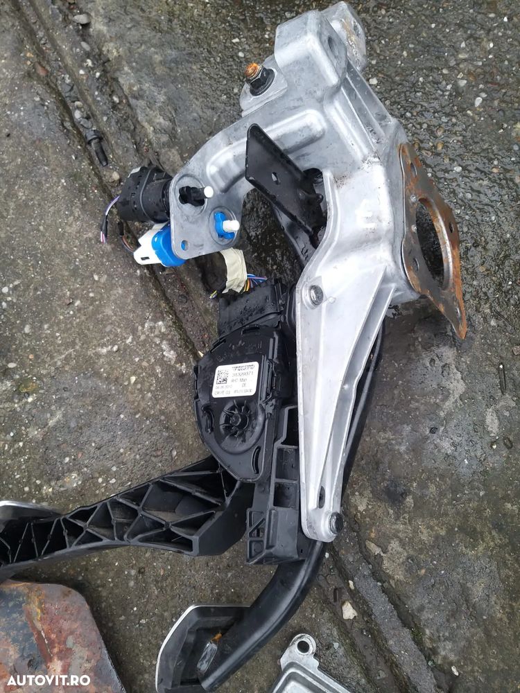 Pedala Acceleratie cod: 3132937 pentru Volvo S60 din 2012 volan pe dreapta - 1
