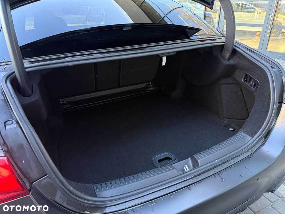 Mercedes-Benz Klasa E 220 d mHEV 4-Matic AMG 9G-Tronic - 17