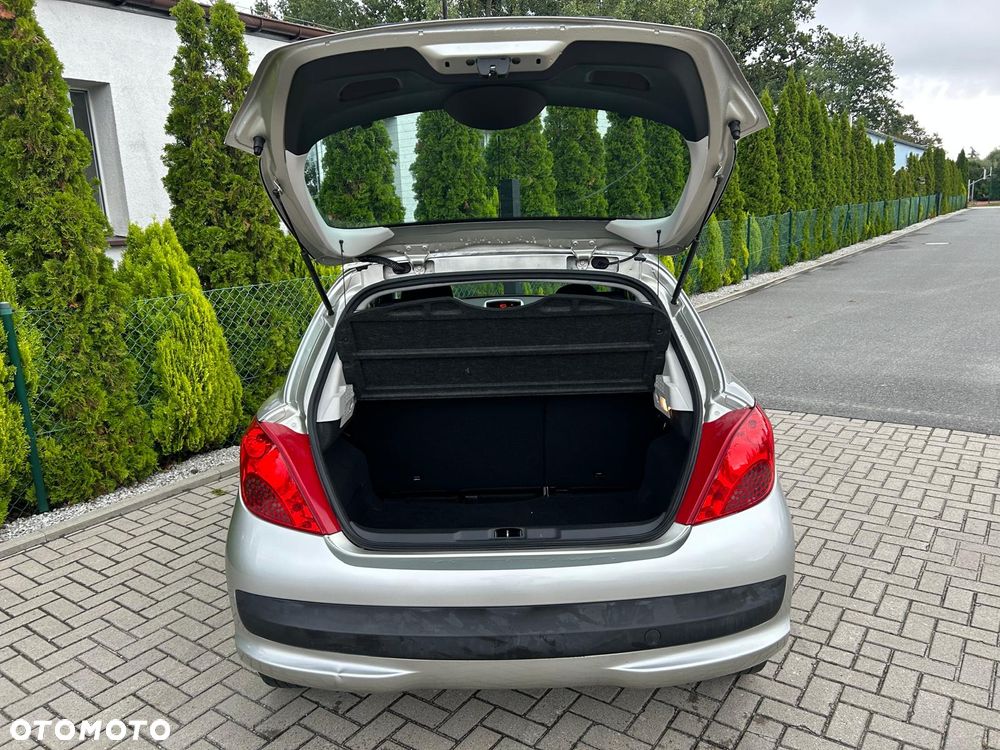 Peugeot 207 1.4 Presence Grand Prix - 12