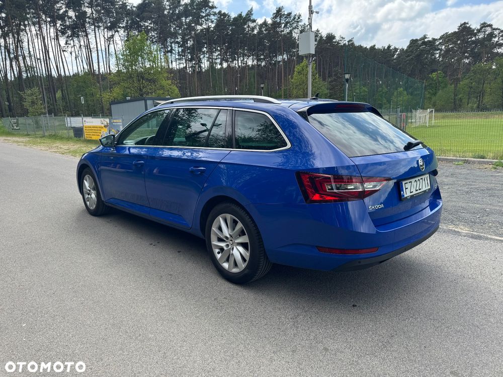 Skoda Superb 2.0 TDI Premium Edition - 7