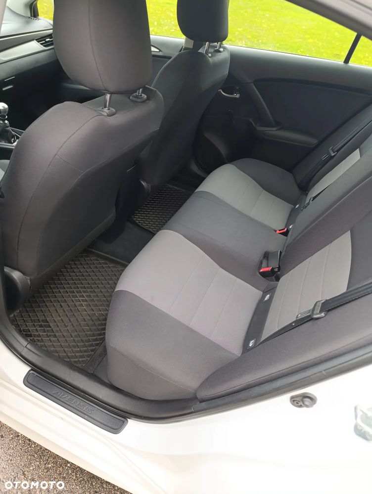 Toyota Avensis 1.8 Active - 9
