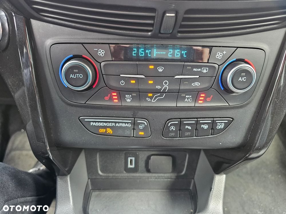 Ford Escape 2.0 EcoBoost AWD Titanium - 12
