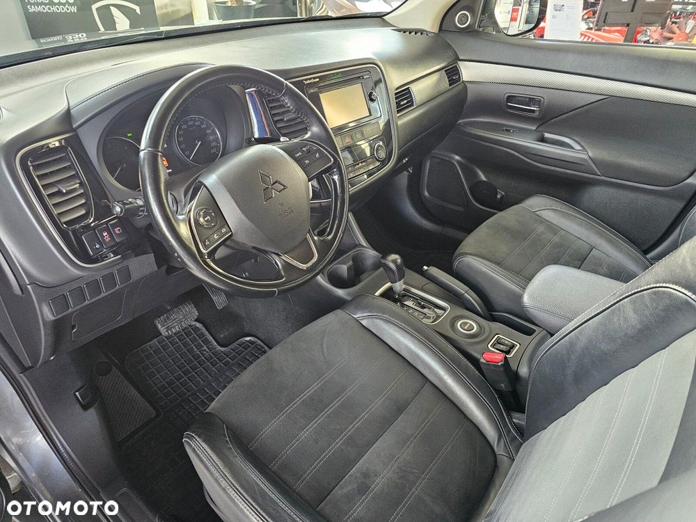 Mitsubishi Outlander - 14