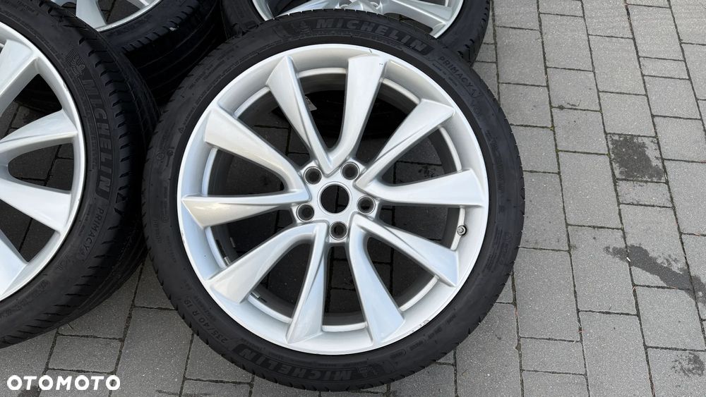 Koła r19 235/40 Tesla 5x114.3 ET40 8.5J alufelgi Model 3 - 2
