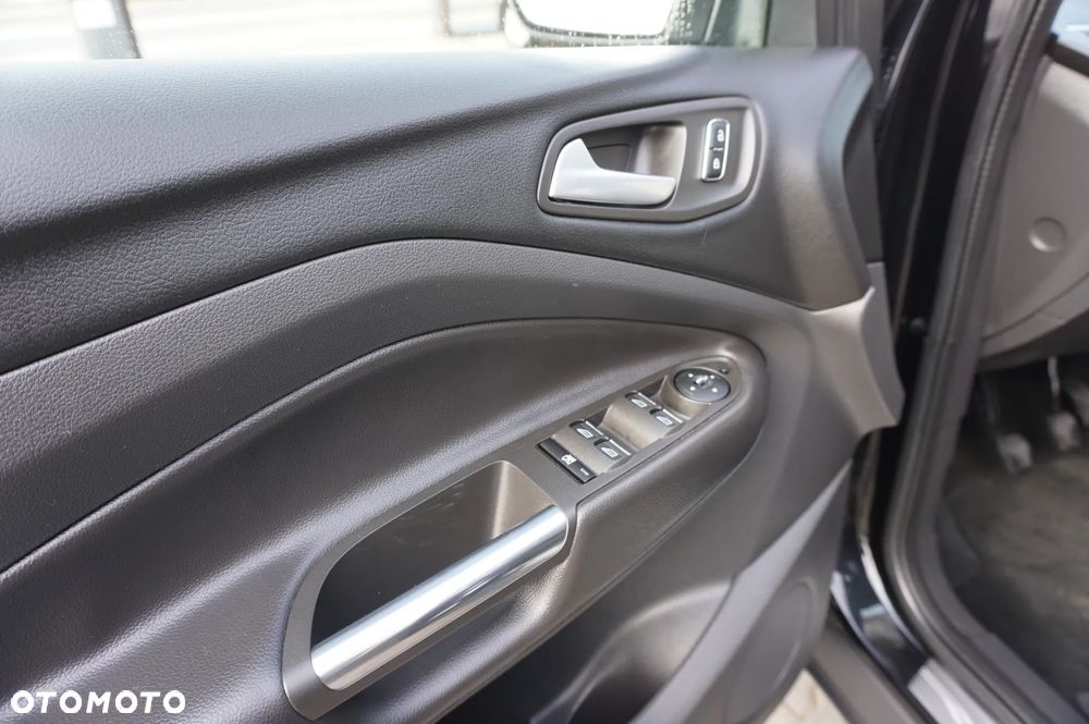 Ford Kuga 2.0 TDCi 2x4 Titanium - 36
