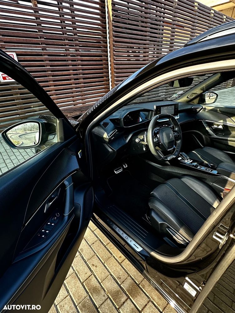 Peugeot 2008 PureTech 130 EAT8 GT Exclusive - 8