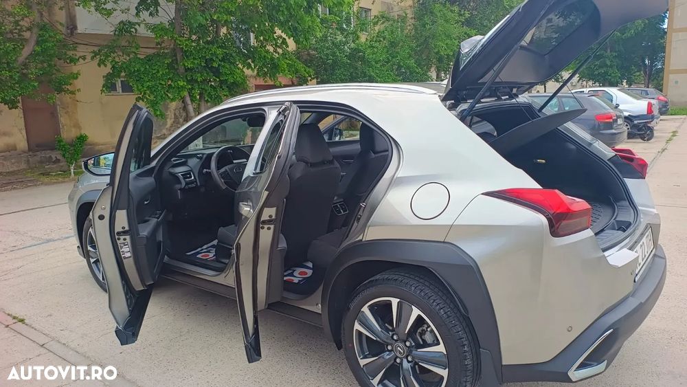 Lexus UX 250h E-FOUR Business - 5