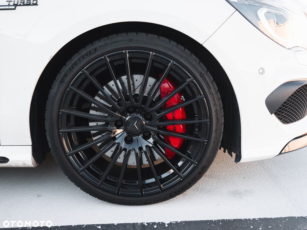 Mercedes-Benz CLA 45 AMG 4-Matic - 38