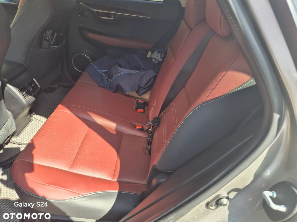 Lexus NX 300h Prestige AWD - 8