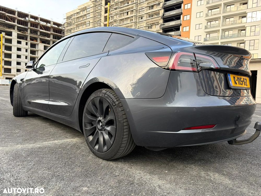 Tesla Model 3 - 8